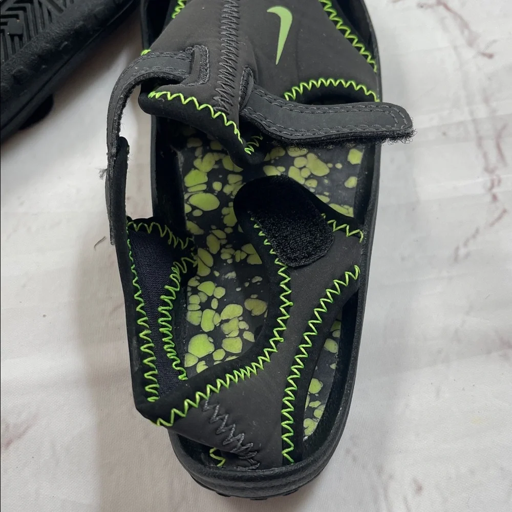 Toddler Nike water shoes 10